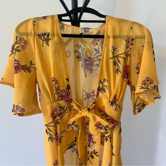 NWT FeathersNYC High Low Sheer Floral Wrap/Cover Up Size Small - Picture 7 of 12